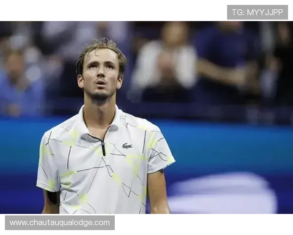 德约科维奇轻松战胜西里奇顺利晋级上海大师赛第三轮