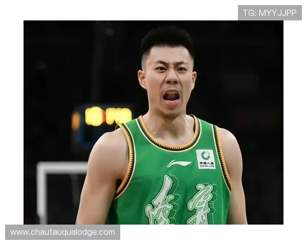 张镇麟强势突破纳纳利上演双手暴扣展现超凡爆发力