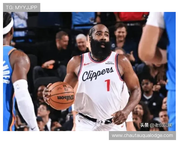 哈登首节表现出色8投5中斩获13分1篮板1助攻状态回暖令人期待